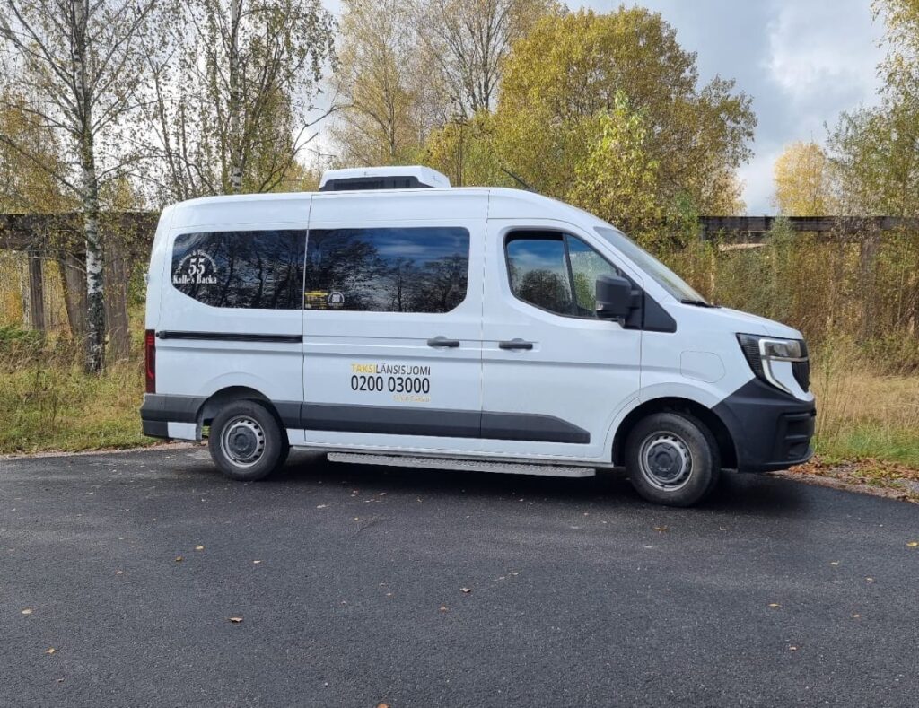 Täyssähköinen iso esteetön Renault Master